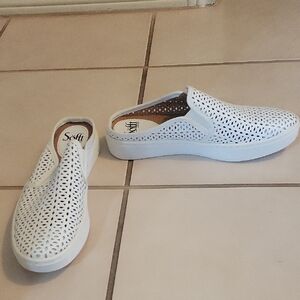 Sofft Whie mules size 6.5M